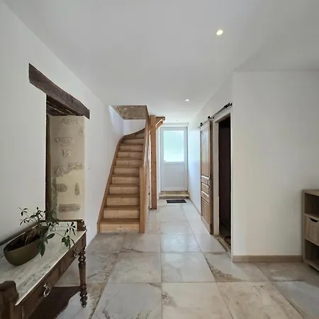 Maison Avec Piscine Partagee - 6 Pers. - Fr-1-616-599 Holiday home Montignac-Lascaux